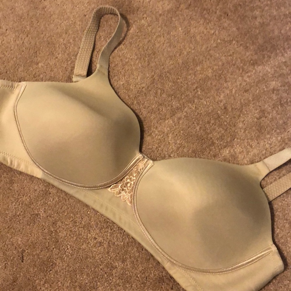 Vanity fair 42c nude bra